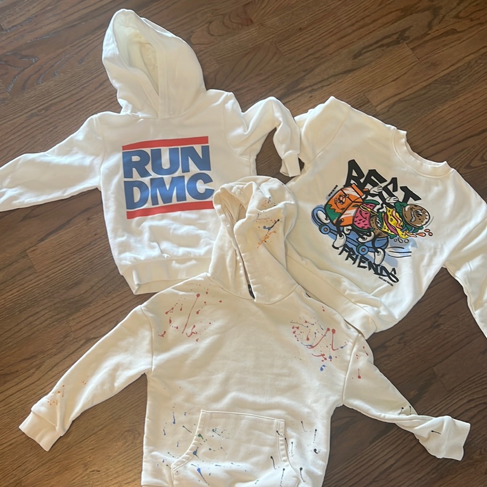 Bundle of sweatshirt/hoodie